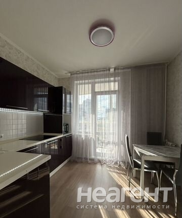 Продается 1-комнатная квартира, 37,4 м²