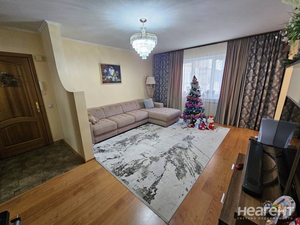 Продается Многокомнатная квартира, 80,4 м²