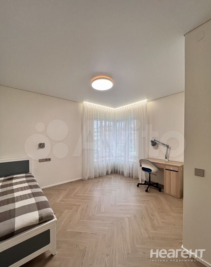 Продается Многокомнатная квартира, 100 м²