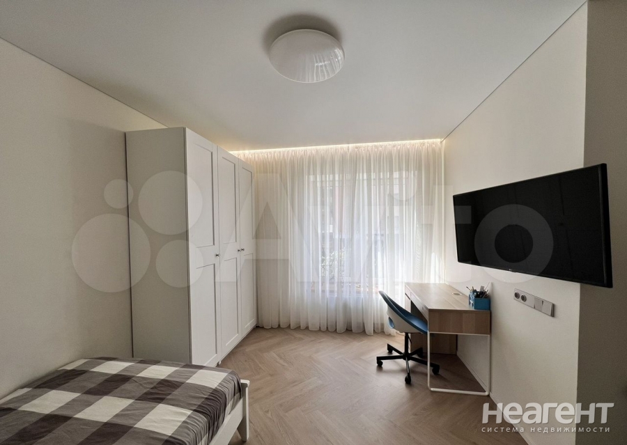 Продается Многокомнатная квартира, 100 м²