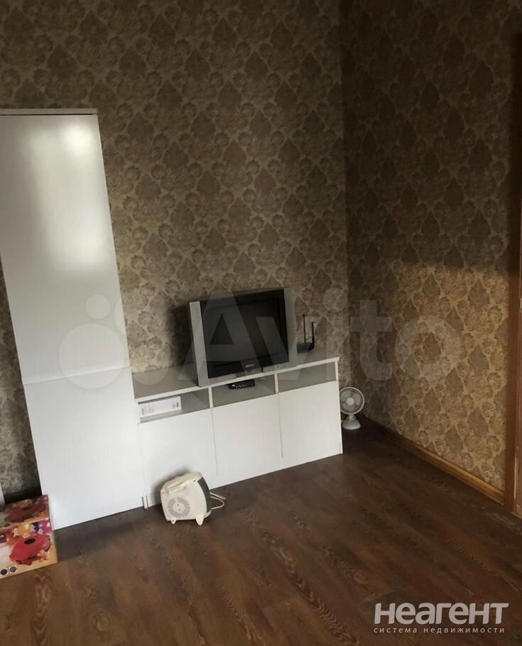 Продается 1-комнатная квартира, 35 м²