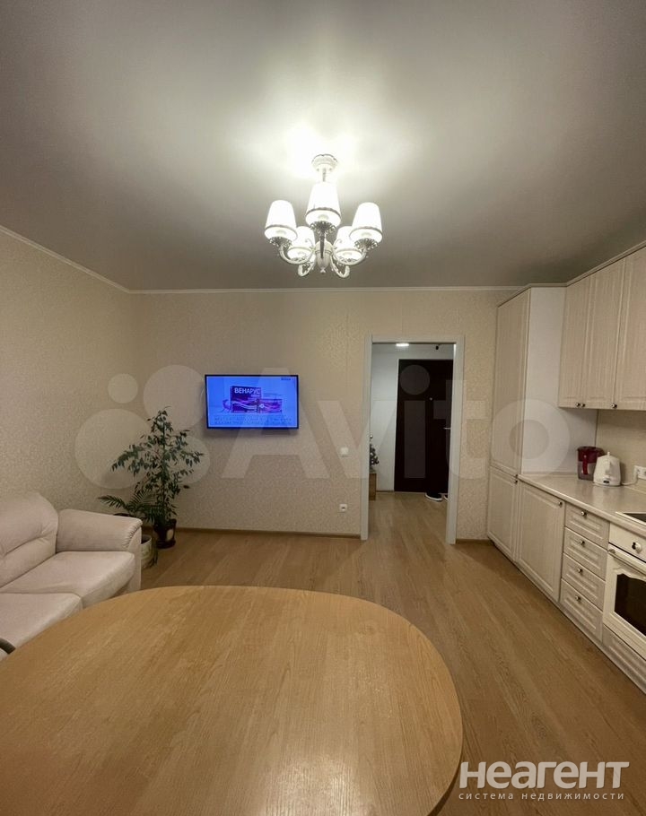 Продается 1-комнатная квартира, 40 м²