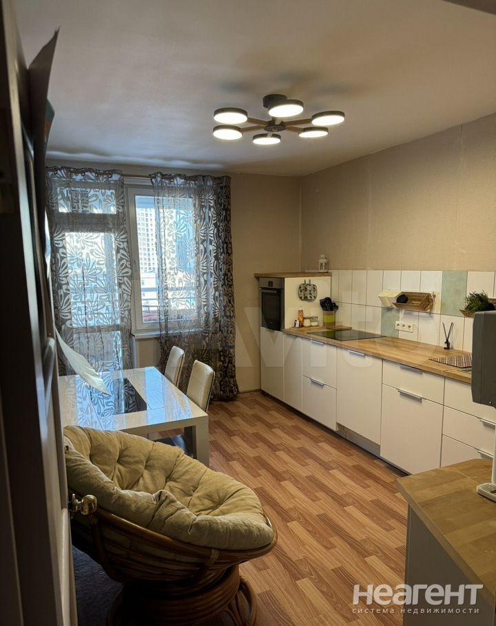 Продается 1-комнатная квартира, 42,9 м²