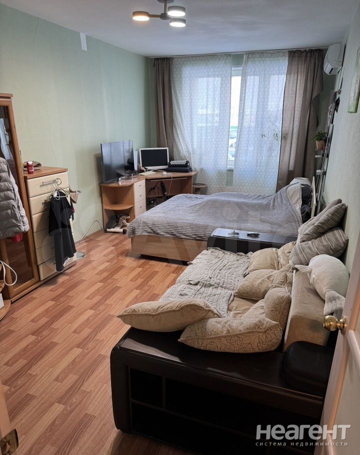 Продается 1-комнатная квартира, 42,9 м²