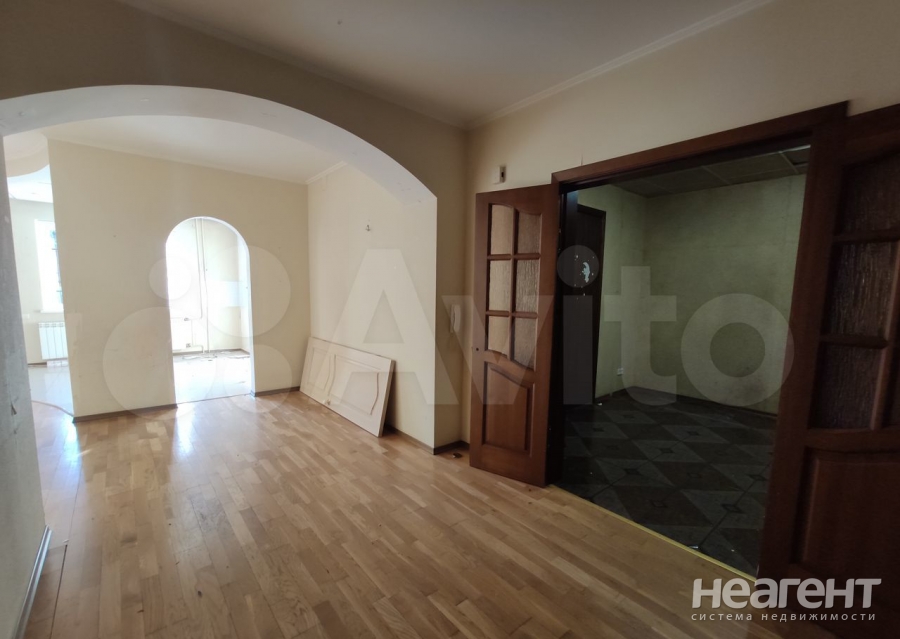 Продается Многокомнатная квартира, 157 м²