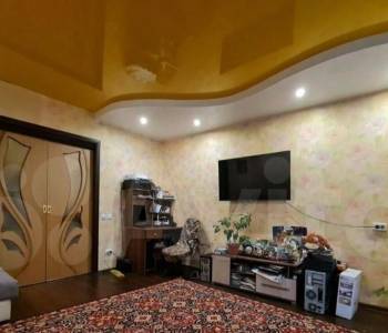 Продается Многокомнатная квартира, 77 м²