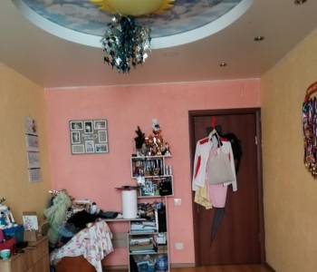 Продается Многокомнатная квартира, 77 м²