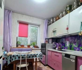 Продается Многокомнатная квартира, 77 м²