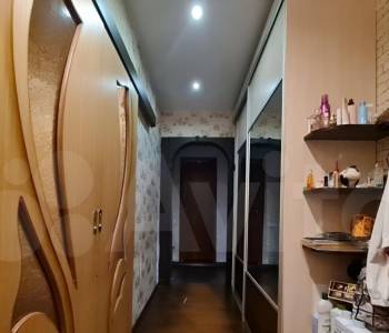 Продается Многокомнатная квартира, 77 м²