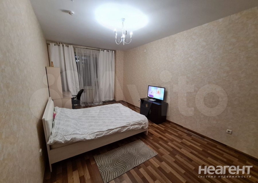 Продается 1-комнатная квартира, 42,7 м²