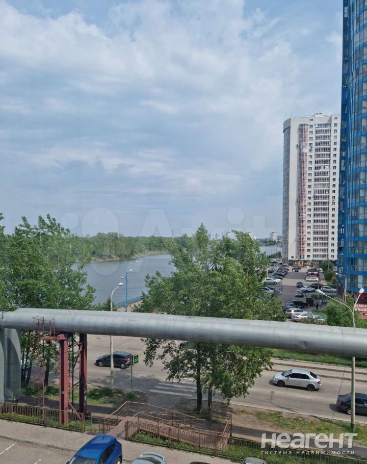 Продается 1-комнатная квартира, 42,7 м²