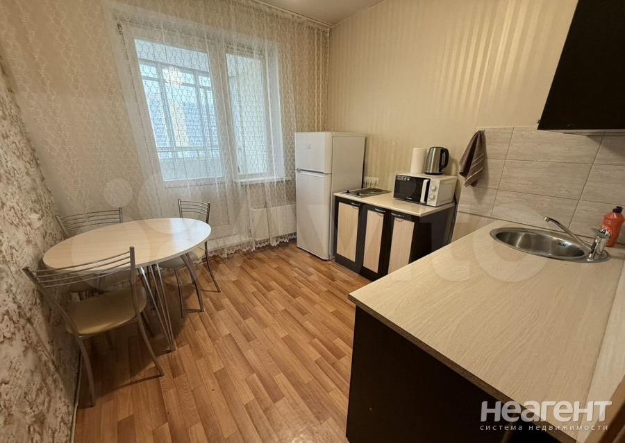 Сдается 1-комнатная квартира, 40 м²