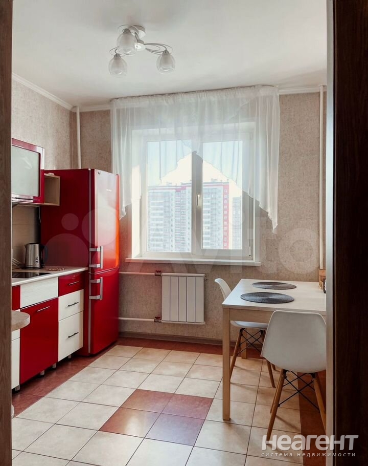 Сдается 1-комнатная квартира, 42 м²