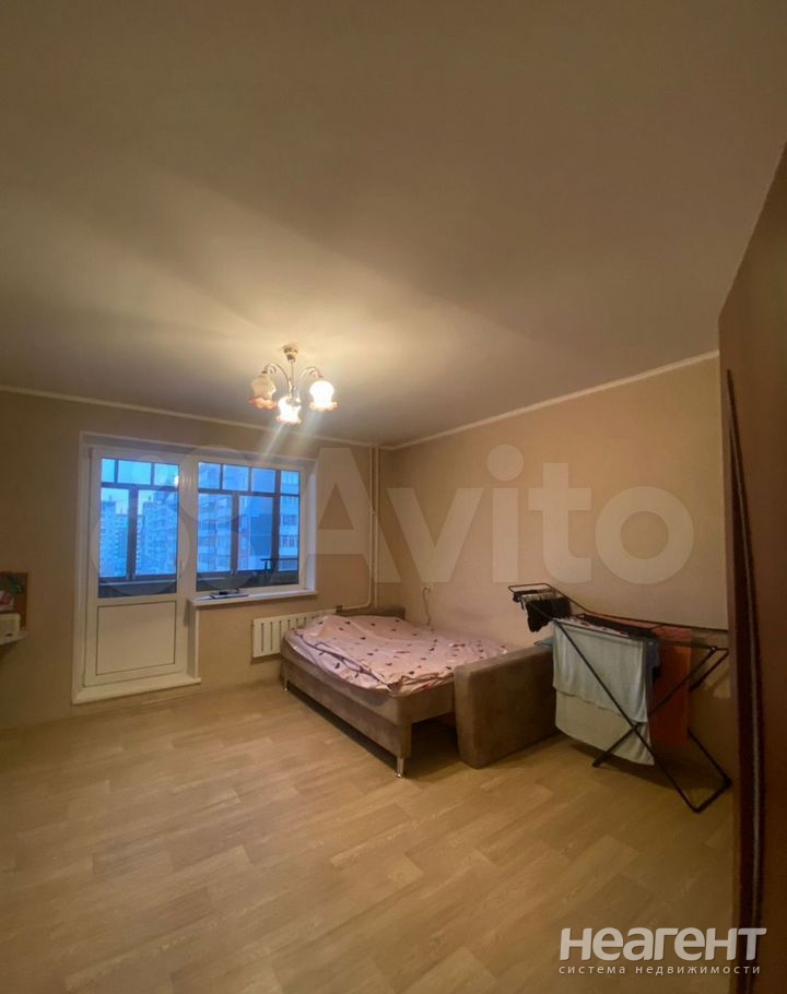 Продается 1-комнатная квартира, 42 м²