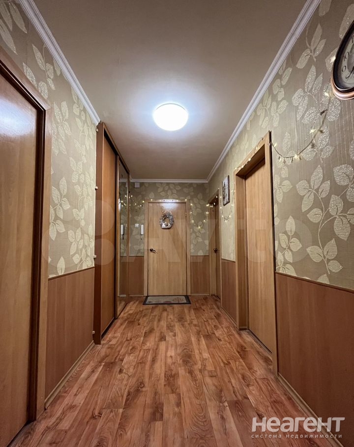 Продается Многокомнатная квартира, 90,6 м²