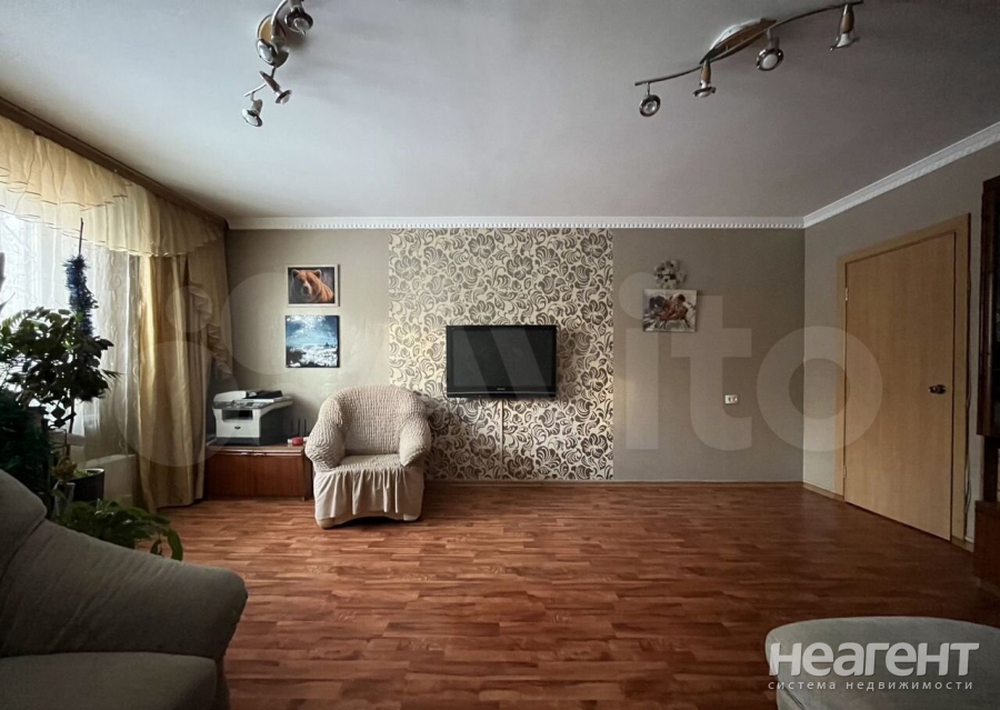 Продается Многокомнатная квартира, 90,6 м²