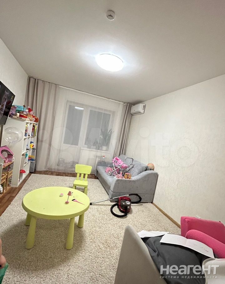 Продается 1-комнатная квартира, 41,6 м²