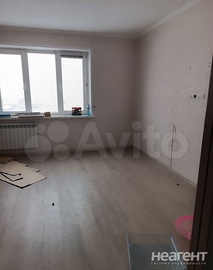 Продается Многокомнатная квартира, 77,9 м²