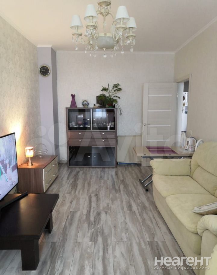 Продается 1-комнатная квартира, 43 м²