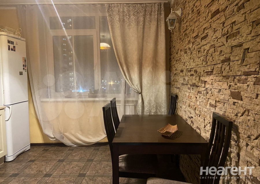 Сдается Многокомнатная квартира, 100 м²