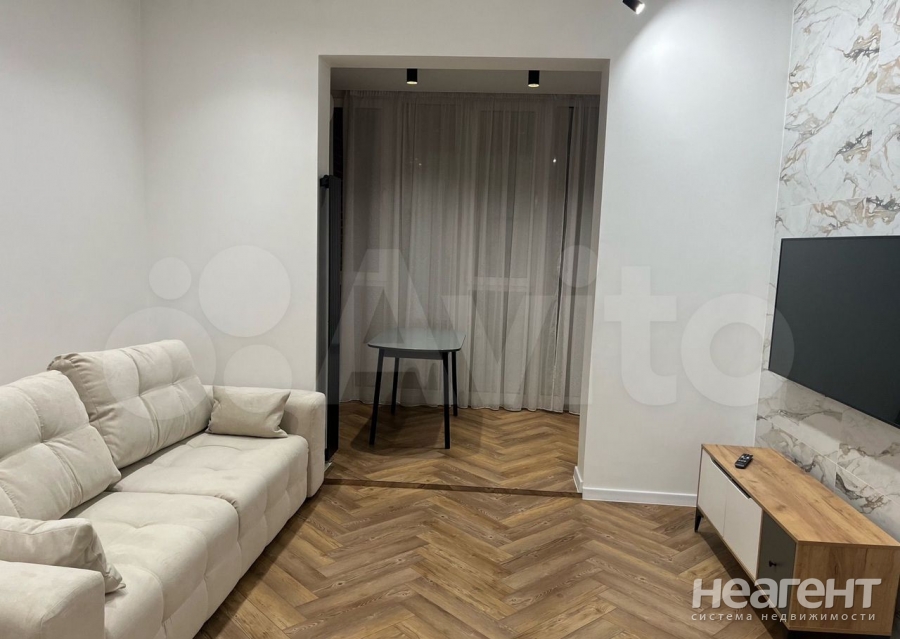 Сдается 1-комнатная квартира, 38 м²