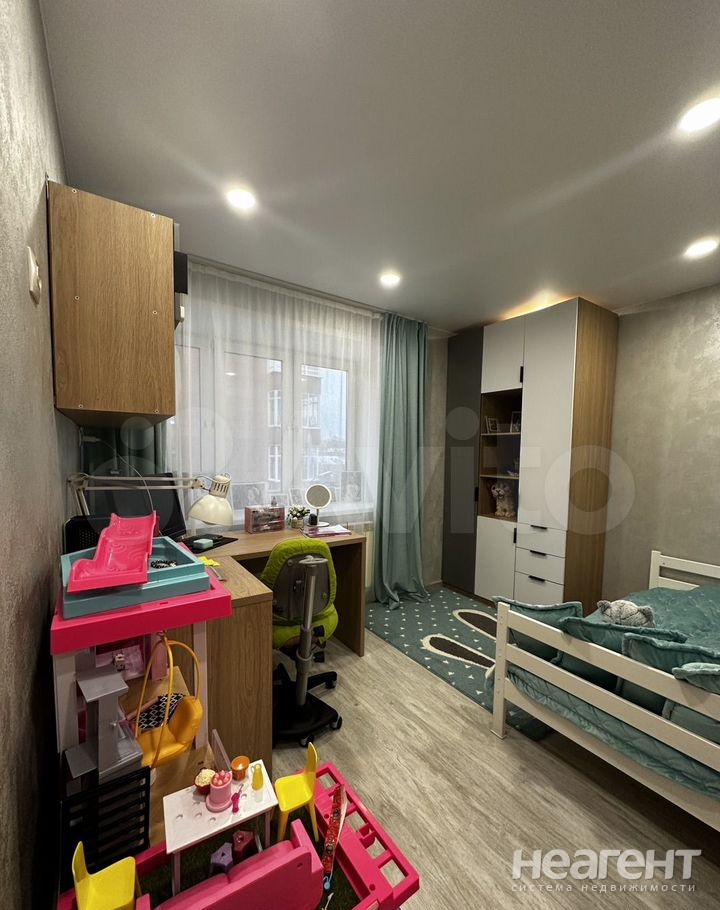 Продается Многокомнатная квартира, 76 м²