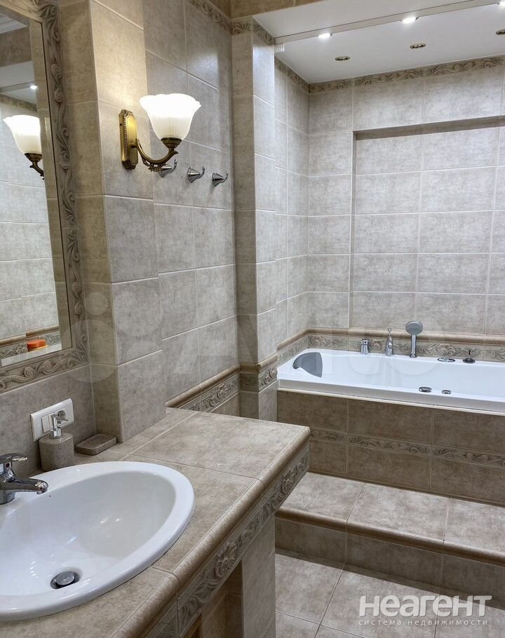 Продается 2-х комнатная квартира, 111 м²