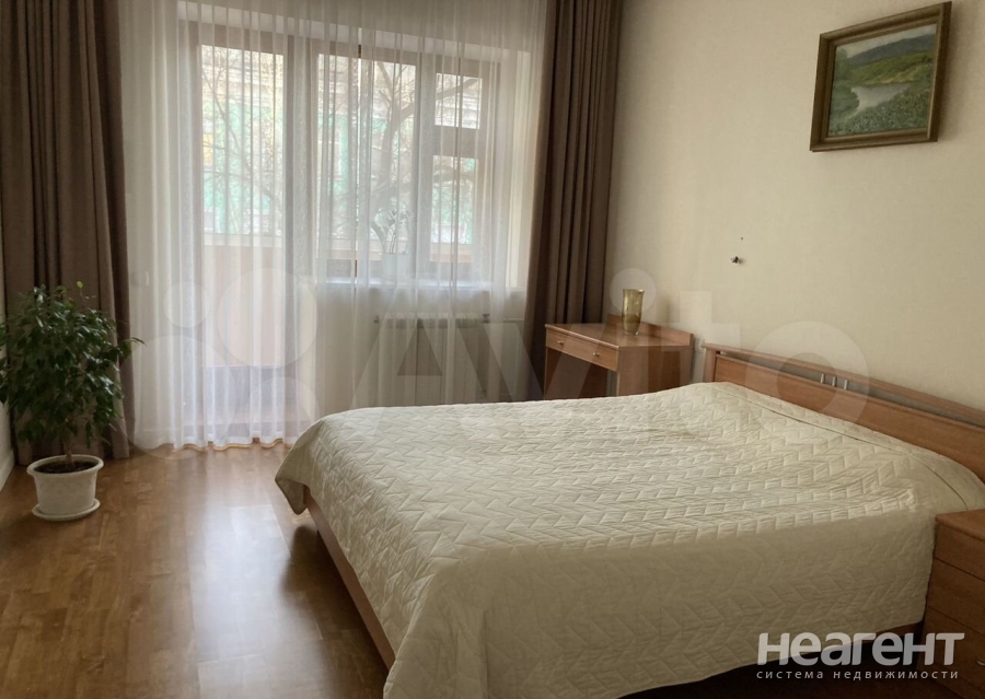 Продается 3-х комнатная квартира, 142 м²