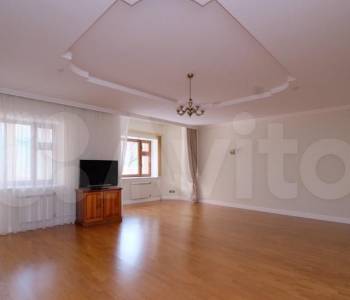 Продается 3-х комнатная квартира, 142 м²