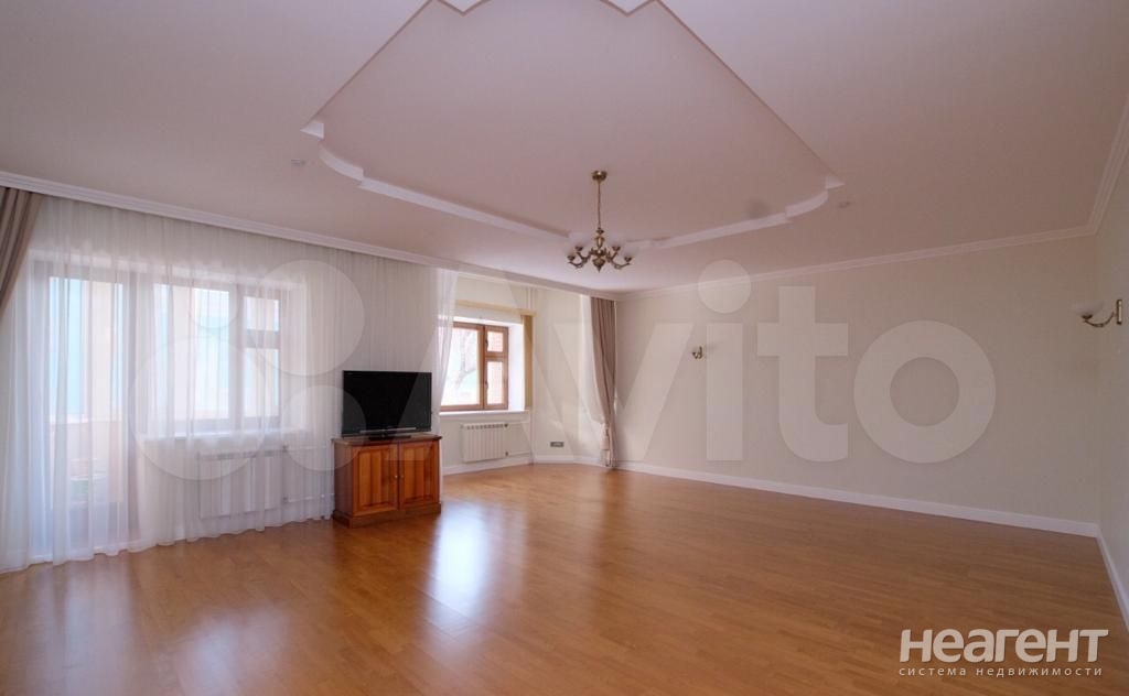 Продается 3-х комнатная квартира, 142 м²