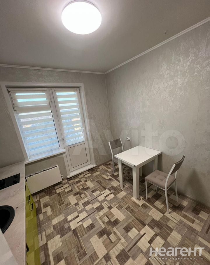 Сдается 1-комнатная квартира, 39 м²