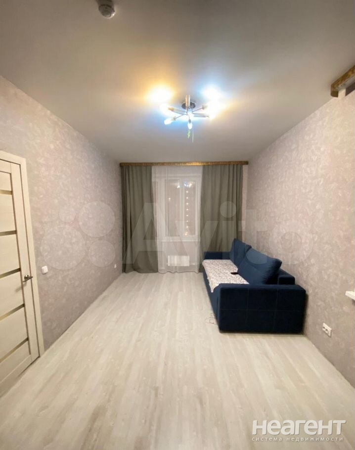 Продается 1-комнатная квартира, 35 м²