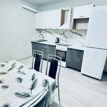 Сдается 1-комнатная квартира, 42 м²