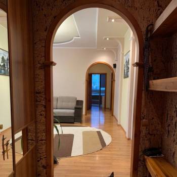 Продается Многокомнатная квартира, 120 м²