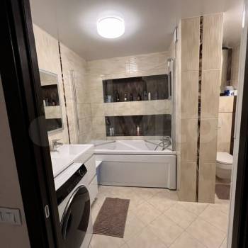 Продается 1-комнатная квартира, 95 м²