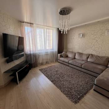 Продается 1-комнатная квартира, 95 м²