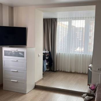 Продается 1-комнатная квартира, 95 м²