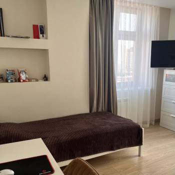 Продается 1-комнатная квартира, 95 м²