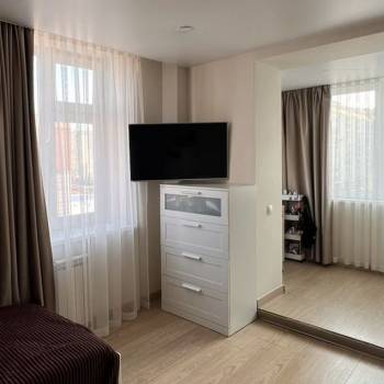 Продается 1-комнатная квартира, 95 м²