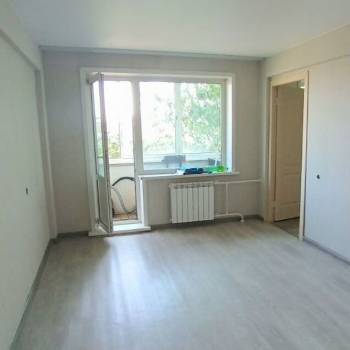 Продается Многокомнатная квартира, 60 м²