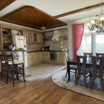 Продается Дом, 200 м²