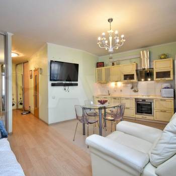 Продается 1-комнатная квартира, 56 м²