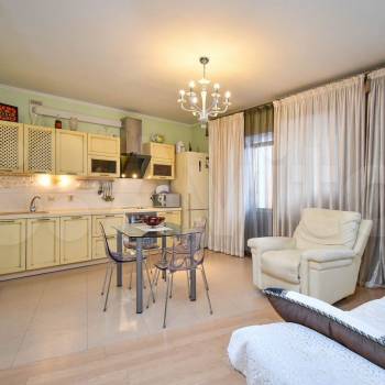 Продается 1-комнатная квартира, 56 м²