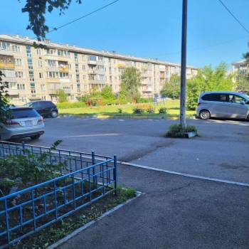 Продается Многокомнатная квартира, 77 м²