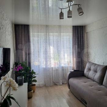 Продается Многокомнатная квартира, 77 м²