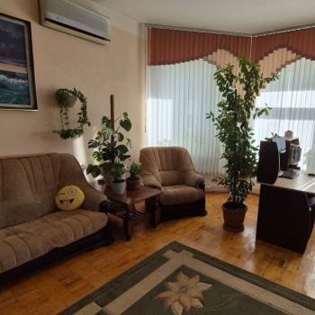 Продается Многокомнатная квартира, 202 м²