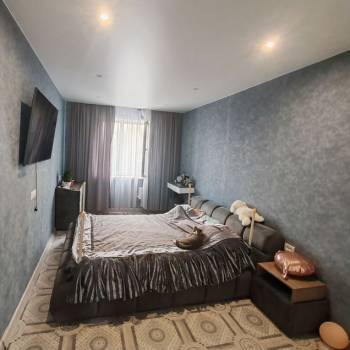 Продается Многокомнатная квартира, 81,8 м²