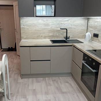 Продается 1-комнатная квартира, 42 м²