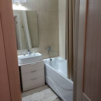 Продается 1-комнатная квартира, 42 м²