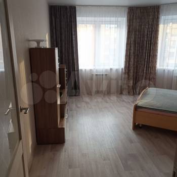 Продается 1-комнатная квартира, 42 м²